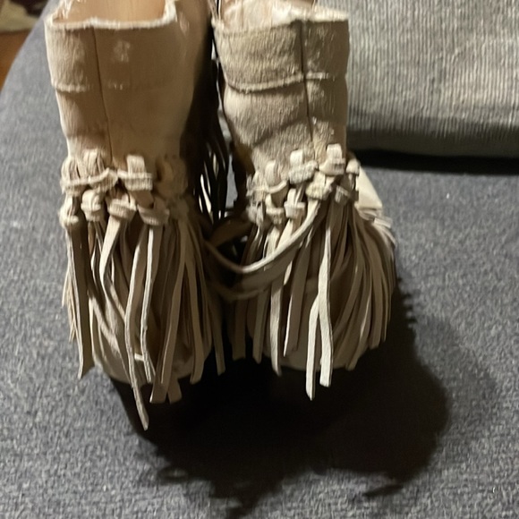 Suede boots with fringe. - Picture 6 of 6